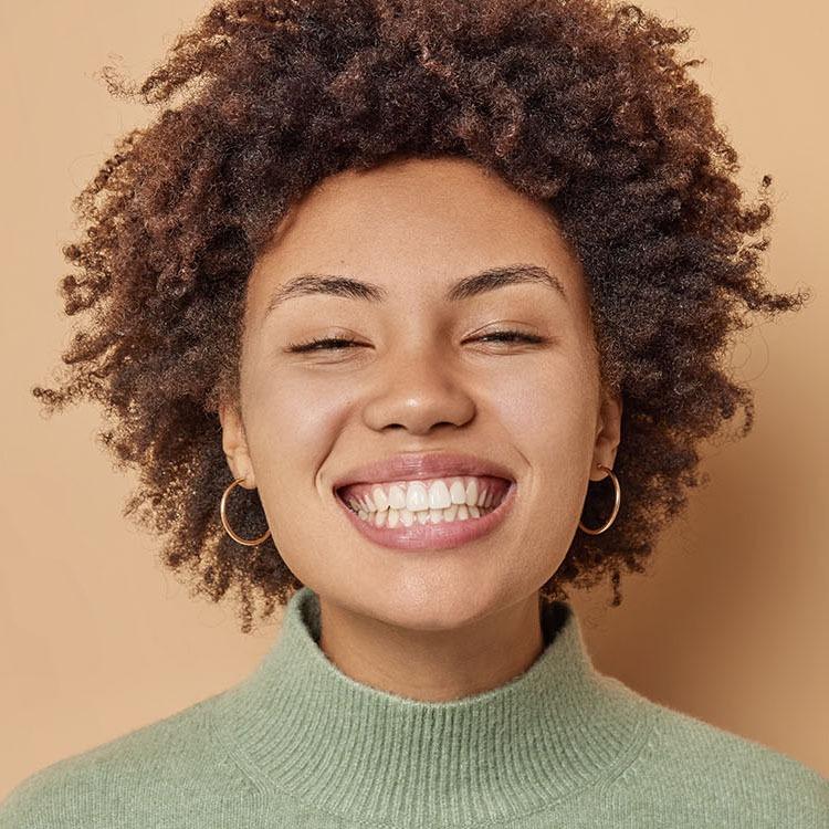 woman smiling with nice teeth